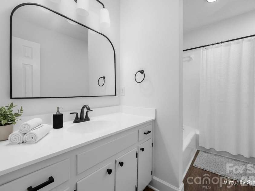 7226 Quail Meadow Lane, Charlotte, NC 28210.  MLS# CAR4391391, YatesRealty ID 30318. 