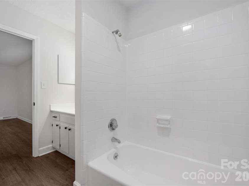 7226 Quail Meadow Lane, Charlotte, NC 28210.  MLS# CAR4391391, YatesRealty ID 30318. 