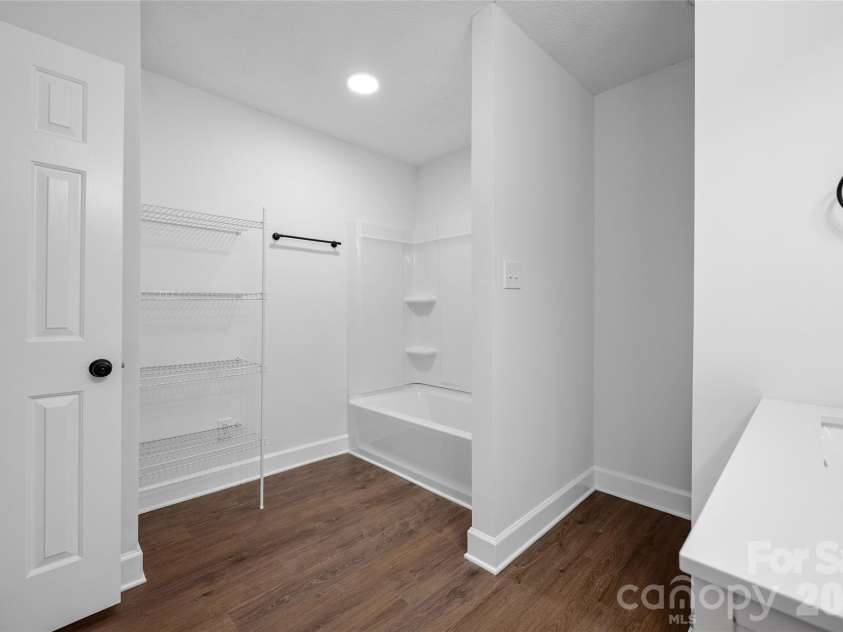 7226 Quail Meadow Lane, Charlotte, NC 28210.  MLS# CAR4391391, YatesRealty ID 30318. 