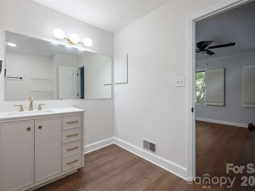 7226 Quail Meadow Lane, Charlotte, NC 28210.  MLS# CAR4391391, YatesRealty ID 30318. 