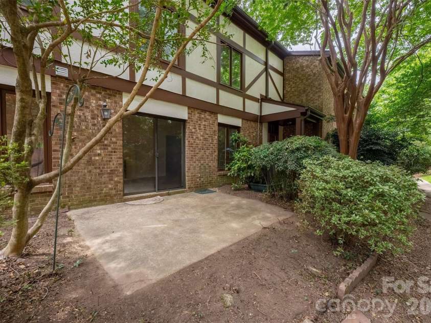 7226 Quail Meadow Lane, Charlotte, NC 28210.  MLS# CAR4391391, YatesRealty ID 30318. 