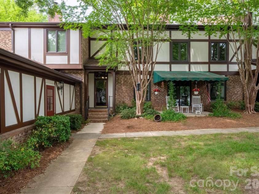 7226 Quail Meadow Lane, Charlotte, NC 28210.  MLS# CAR4391391, YatesRealty ID 30318. 