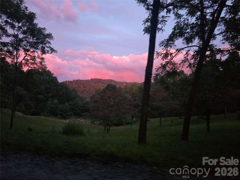 1480 Davis Mountain Road, Hendersonville, NC 28739.  MLS# CAR4390501, YatesRealty ID 30320. 