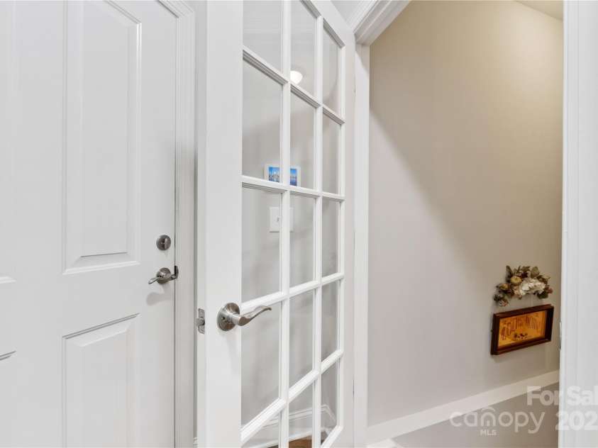 15012 Courtside Cove Lane, Cornelius, NC 28031.  MLS# CAR4286035, YatesRealty ID 30321. 