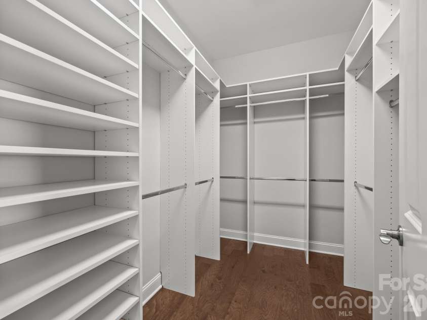 15012 Courtside Cove Lane, Cornelius, NC 28031.  MLS# CAR4326155, YatesRealty ID 30321. Primary walk-in closet