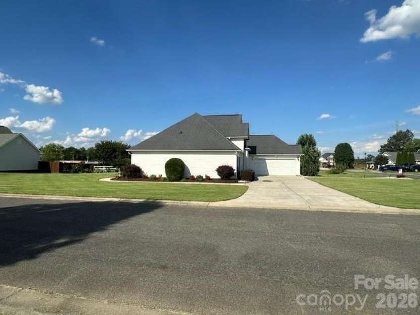 3001 Galena Chase Drive, Indian Trail, NC 28079.  MLS# CAR4389879, YatesRealty ID 30321. 