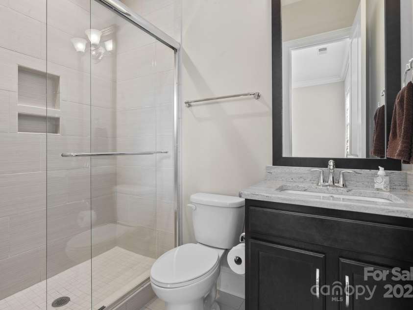 426 Kirkbride Court, Fort Mill, SC 29715.  MLS# CAR4270139, YatesRealty ID 30322. Ensuite Bath in 1st floor Bedroom