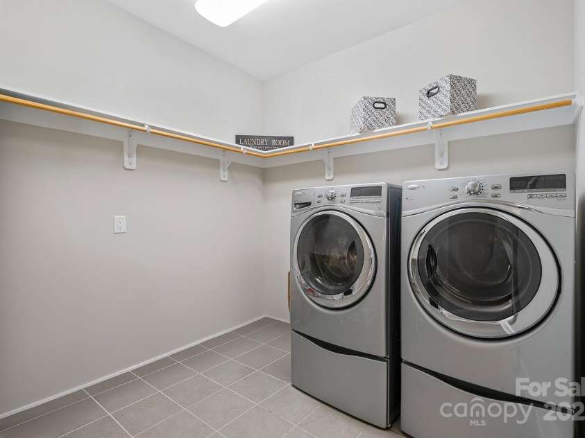 426 Kirkbride Court, Fort Mill, SC 29715.  MLS# CAR4270139, YatesRealty ID 30322. Extra large Laundry Room