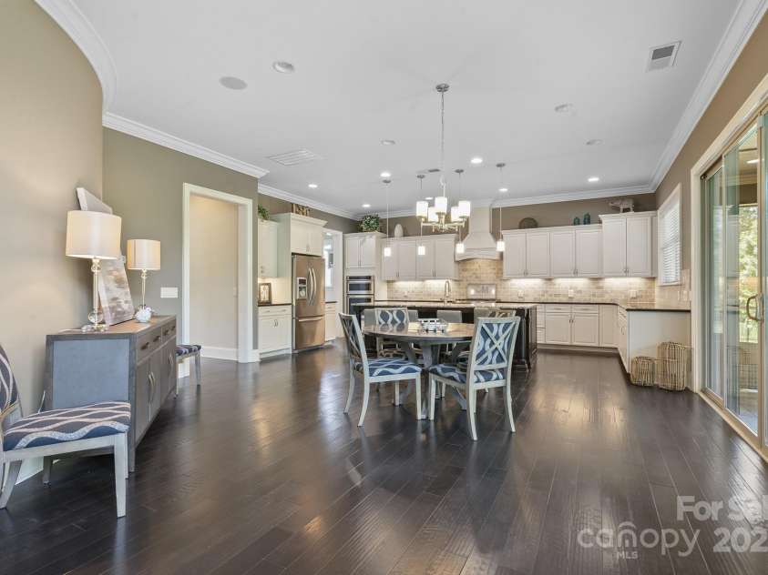 426 Kirkbride Court, Fort Mill, SC 29715.  MLS# CAR4270139, YatesRealty ID 30322. Kitchen eating area