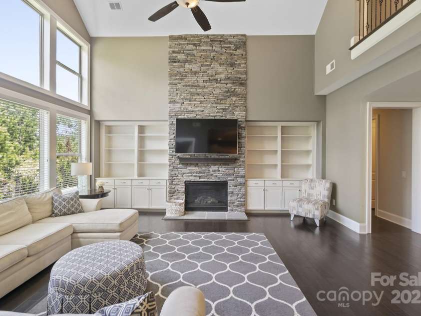 426 Kirkbride Court, Fort Mill, SC 29715.  MLS# CAR4270139, YatesRealty ID 30322. Lots of room for entertaining