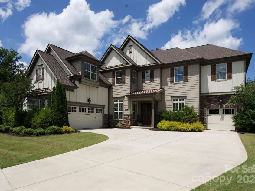 426 Kirkbride Court, Fort Mill, SC 29715.  MLS# CAR4270139, YatesRealty ID 30322. Lyndhurst Model