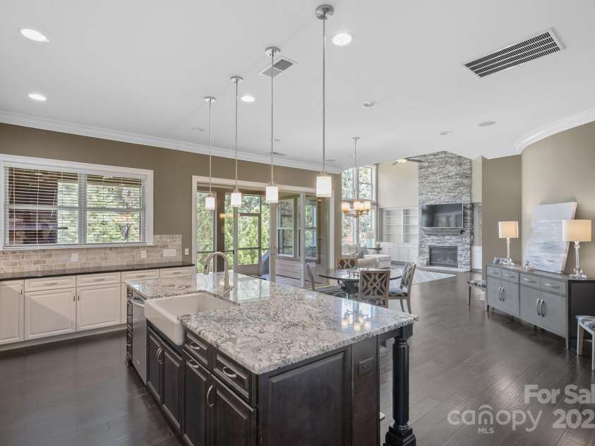 426 Kirkbride Court, Fort Mill, SC 29715.  MLS# CAR4270139, YatesRealty ID 30322. Spacious, open floor plan