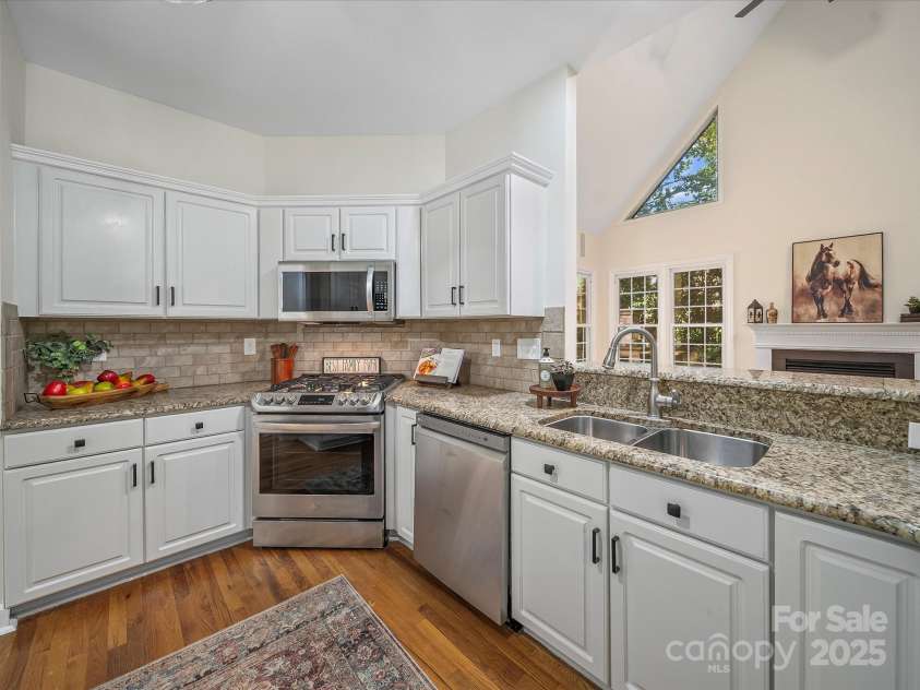 210 Wessex Way, Fort Mill, SC 29708.  MLS# CAR4278832, YatesRealty ID 30324. Kitchen