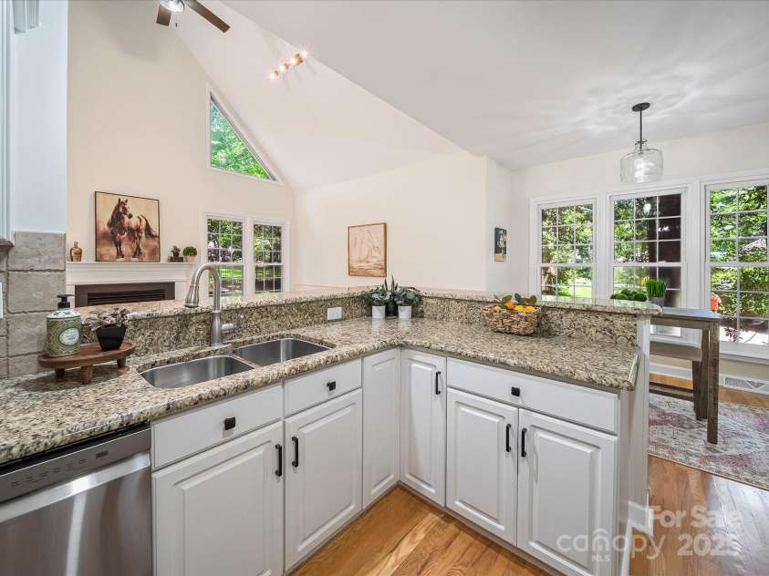 210 Wessex Way, Fort Mill, SC 29708.  MLS# CAR4278832, YatesRealty ID 30324. Kitchen