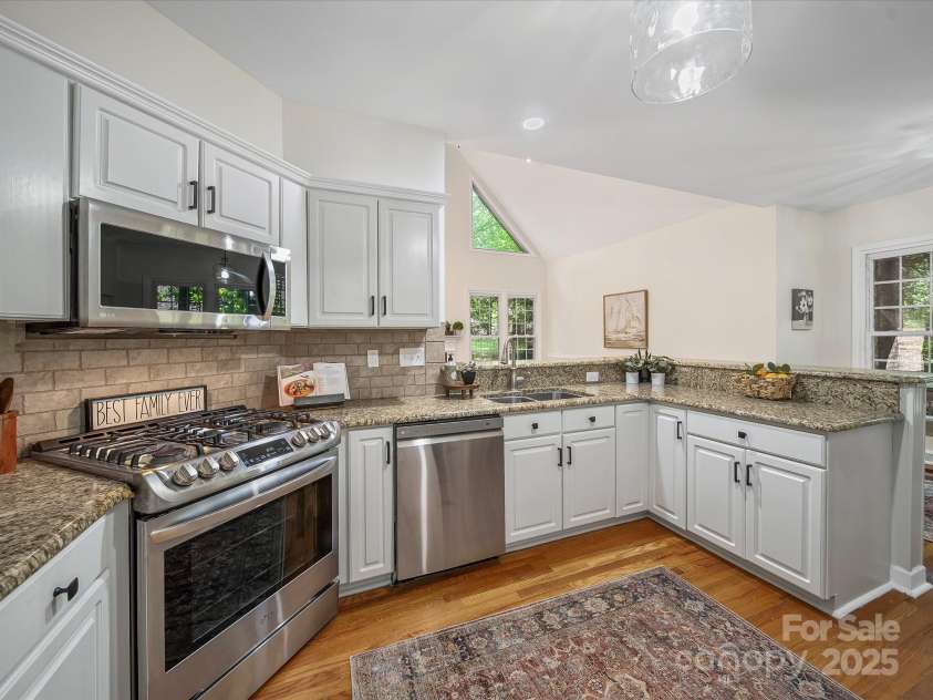 210 Wessex Way, Fort Mill, SC 29708.  MLS# CAR4278832, YatesRealty ID 30324. Kitchen