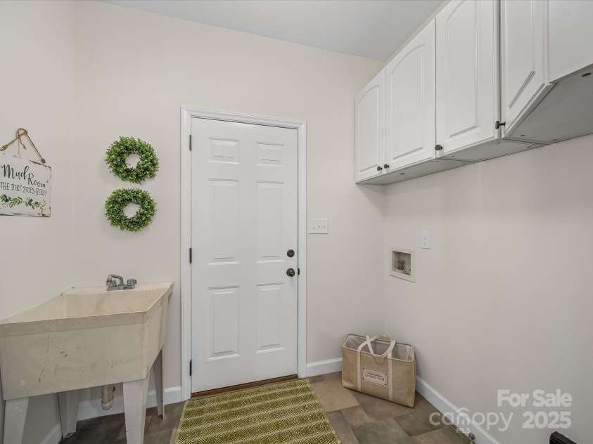 210 Wessex Way, Fort Mill, SC 29708.  MLS# CAR4278832, YatesRealty ID 30324. Laundry Room off Garage