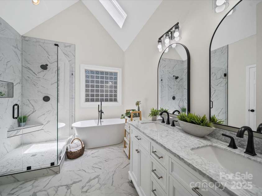 210 Wessex Way, Fort Mill, SC 29708.  MLS# CAR4278832, YatesRealty ID 30324. Owner's Bath