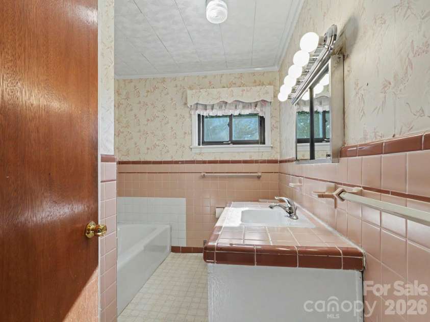 1006 Main Street, Landis, NC 28088.  MLS# CAR4391096, YatesRealty ID 30325. 
