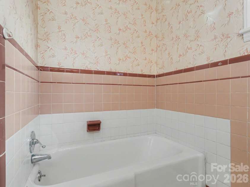 1006 Main Street, Landis, NC 28088.  MLS# CAR4391096, YatesRealty ID 30325. 