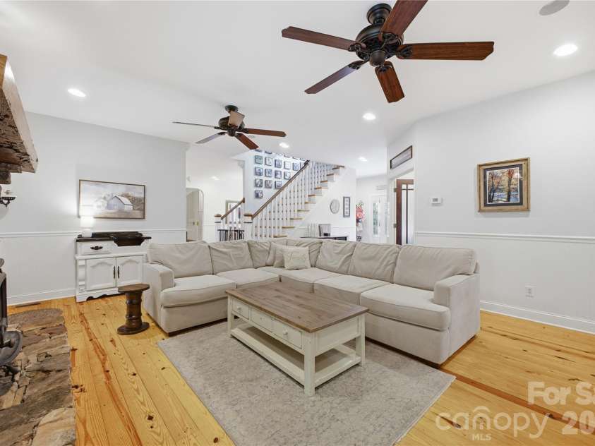 227 Black Bear Cove, Clyde, NC 28721.  MLS# CAR4393191, YatesRealty ID 30326. Family Room