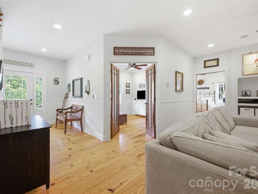 227 Black Bear Cove, Clyde, NC 28721.  MLS# CAR4393191, YatesRealty ID 30326. Family Room