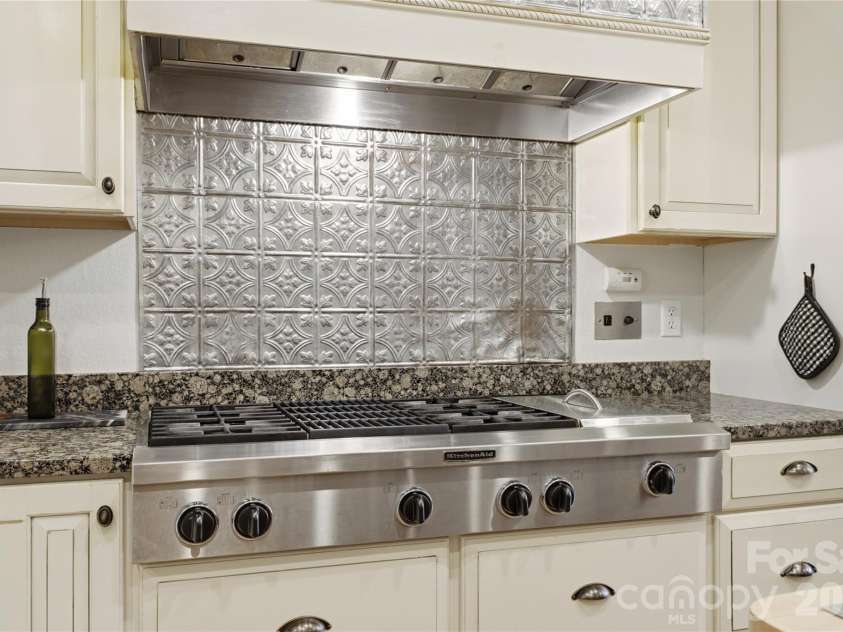 227 Black Bear Cove, Clyde, NC 28721.  MLS# CAR4393191, YatesRealty ID 30326. Gas Range with range hood