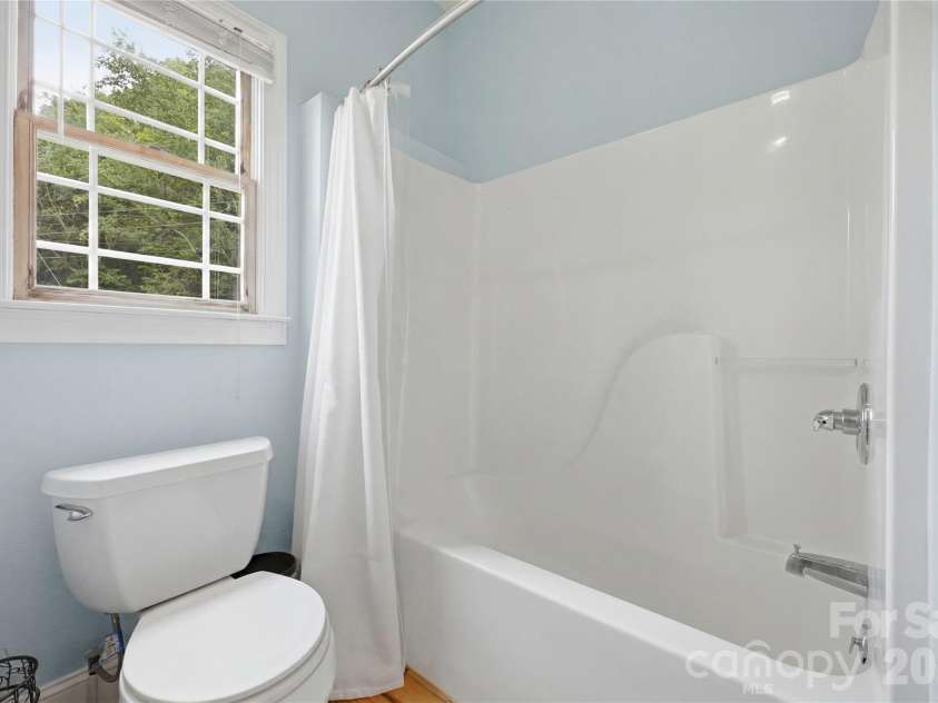 227 Black Bear Cove, Clyde, NC 28721.  MLS# CAR4393191, YatesRealty ID 30326. Jack & Jill bath