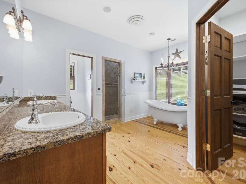 227 Black Bear Cove, Clyde, NC 28721.  MLS# CAR4393191, YatesRealty ID 30326. Master bath