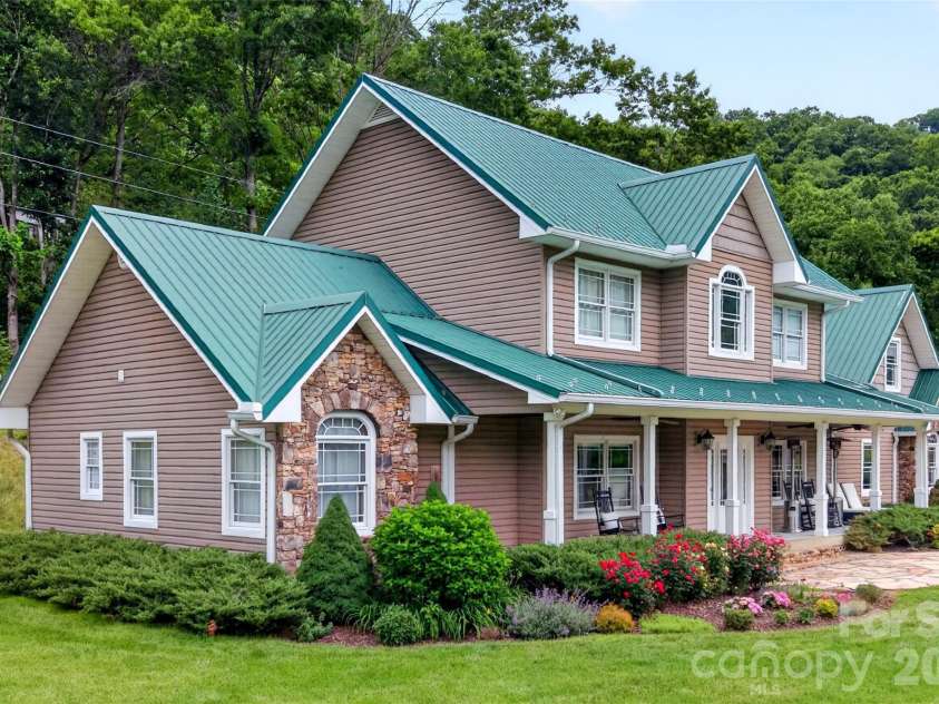 227 Black Bear Cove, Clyde, NC 28721.  MLS# CAR4393191, YatesRealty ID 30326. Side view