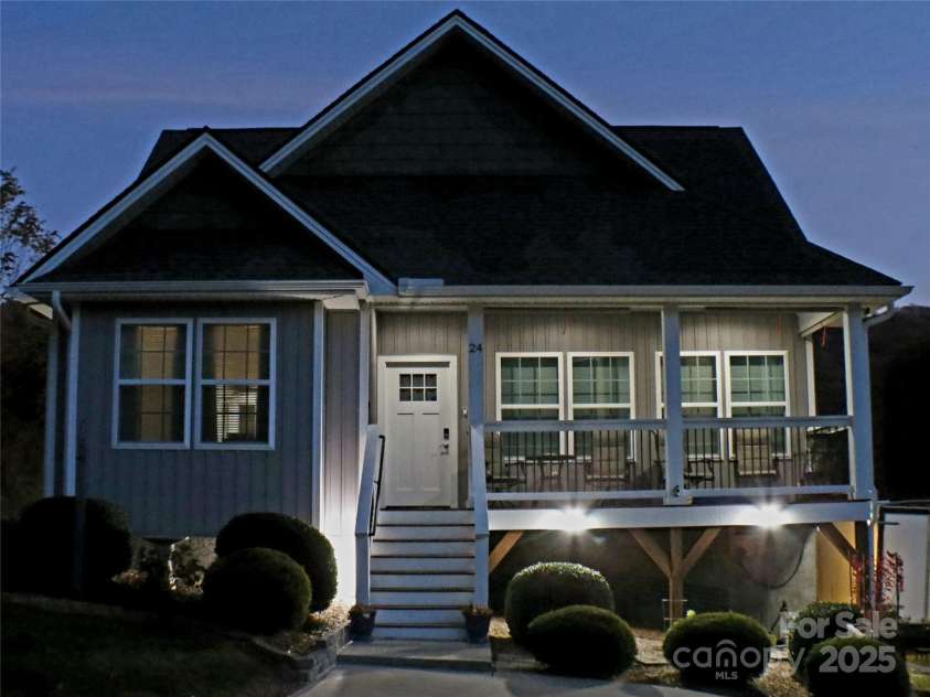 24 Mink Farm Road, Leicester, NC 28748.  MLS# CAR4278001, YatesRealty ID 30326. 