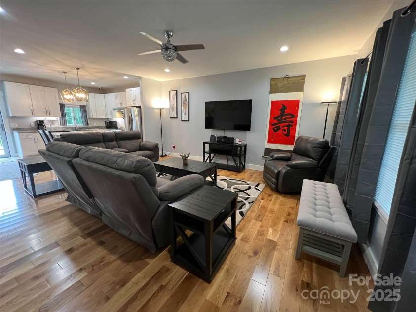 24 Mink Farm Road, Leicester, NC 28748.  MLS# CAR4278001, YatesRealty ID 30326. 