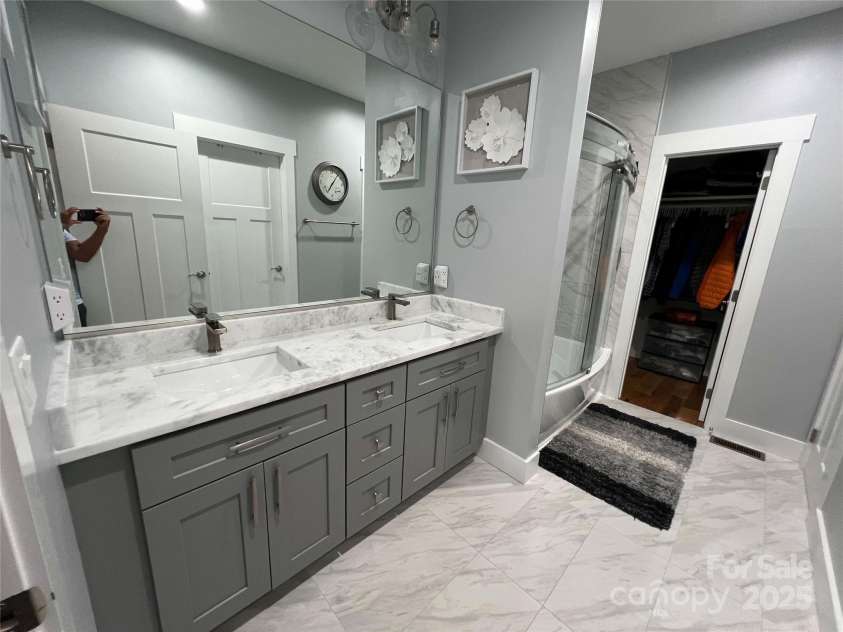 24 Mink Farm Road, Leicester, NC 28748.  MLS# CAR4278001, YatesRealty ID 30326. 