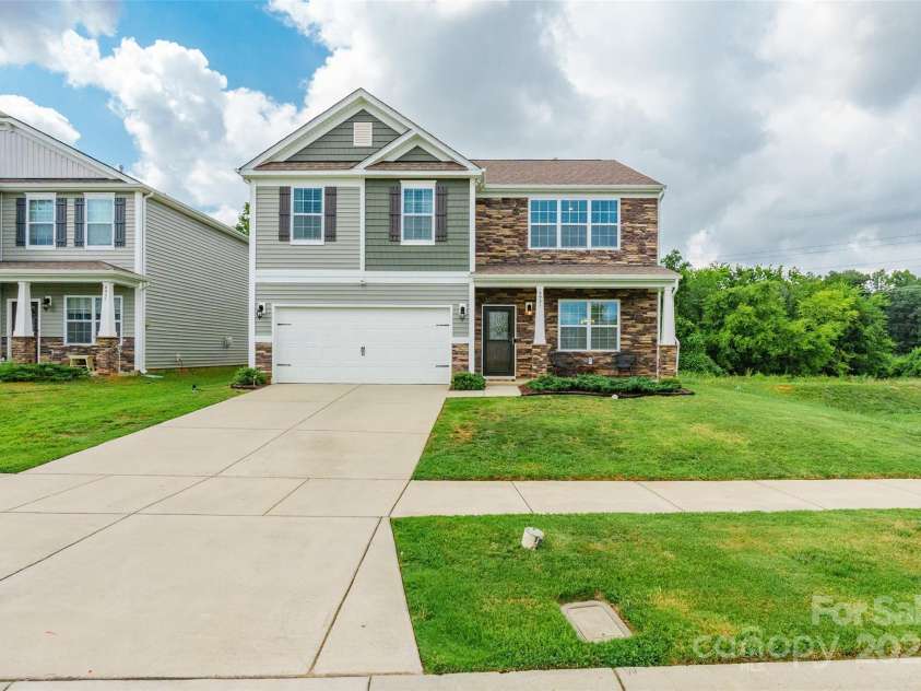 6931 Pennyroyal Way, Charlotte, NC 28216.  MLS# CAR4285386, YatesRealty ID 30327. 
