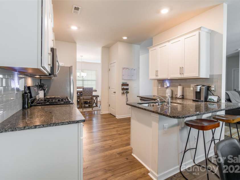 6931 Pennyroyal Way, Charlotte, NC 28216.  MLS# CAR4285386, YatesRealty ID 30327. 