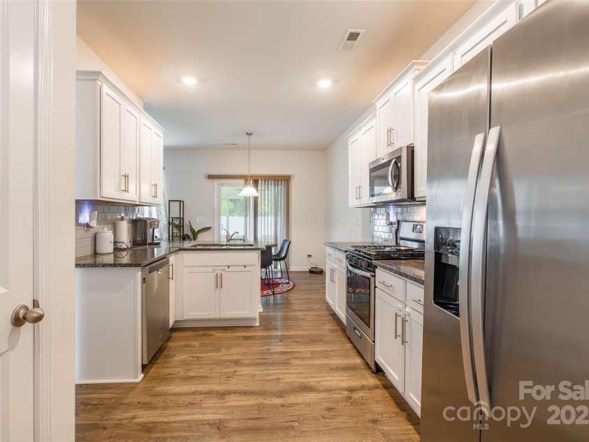 6931 Pennyroyal Way, Charlotte, NC 28216.  MLS# CAR4285386, YatesRealty ID 30327. 