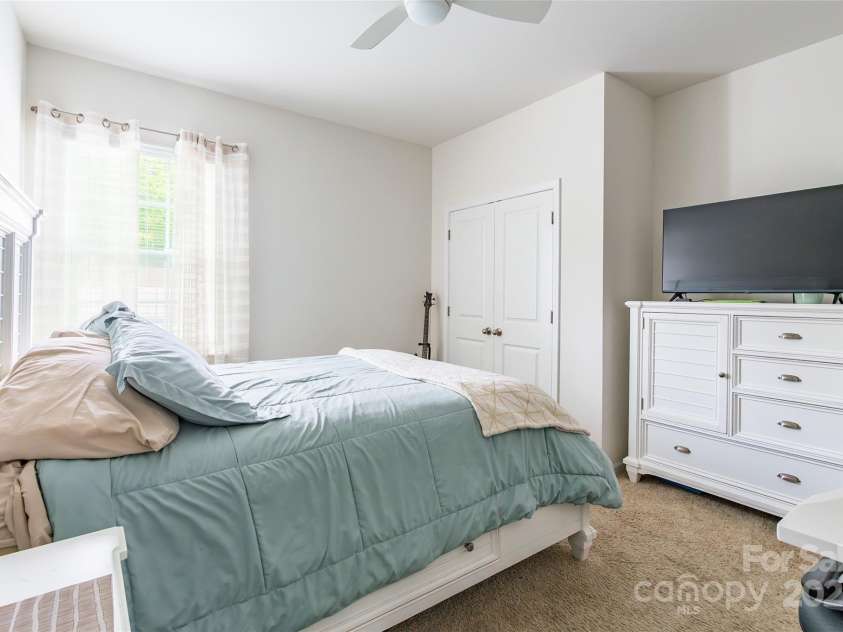 6931 Pennyroyal Way, Charlotte, NC 28216.  MLS# CAR4285386, YatesRealty ID 30327. 