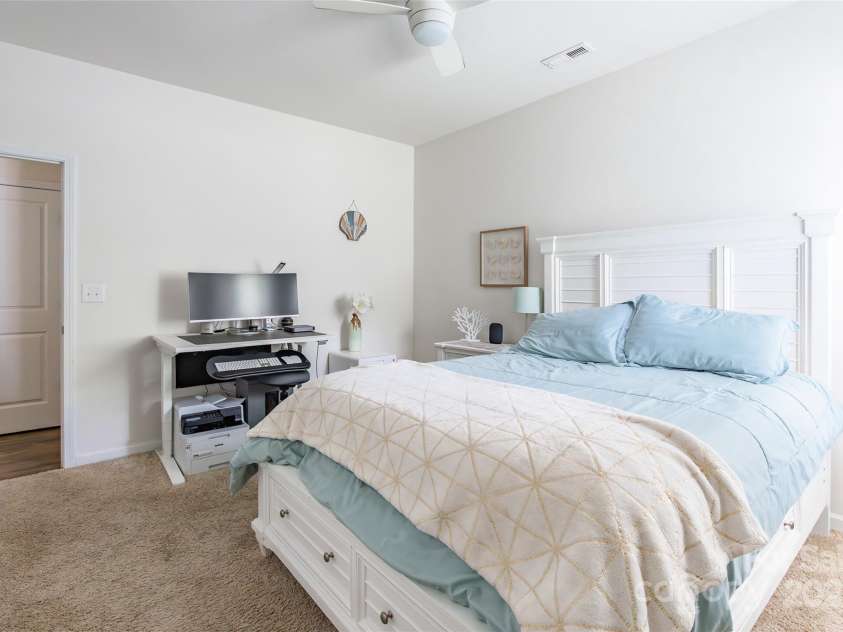 6931 Pennyroyal Way, Charlotte, NC 28216.  MLS# CAR4285386, YatesRealty ID 30327. 