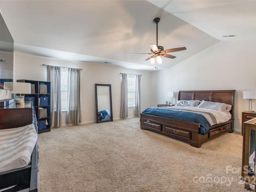 6931 Pennyroyal Way, Charlotte, NC 28216.  MLS# CAR4285386, YatesRealty ID 30327. 