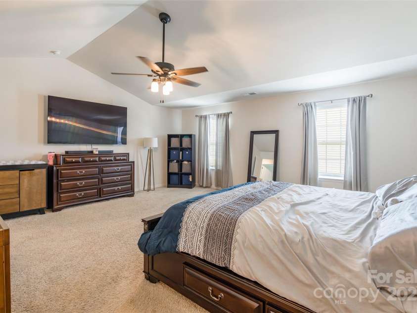 6931 Pennyroyal Way, Charlotte, NC 28216.  MLS# CAR4285386, YatesRealty ID 30327. 