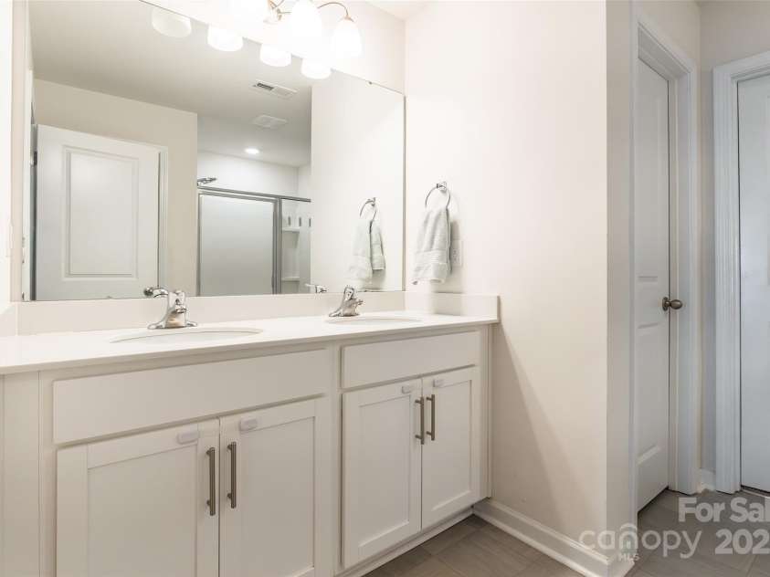 6931 Pennyroyal Way, Charlotte, NC 28216.  MLS# CAR4285386, YatesRealty ID 30327. 