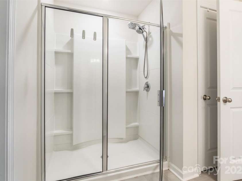 6931 Pennyroyal Way, Charlotte, NC 28216.  MLS# CAR4285386, YatesRealty ID 30327. 