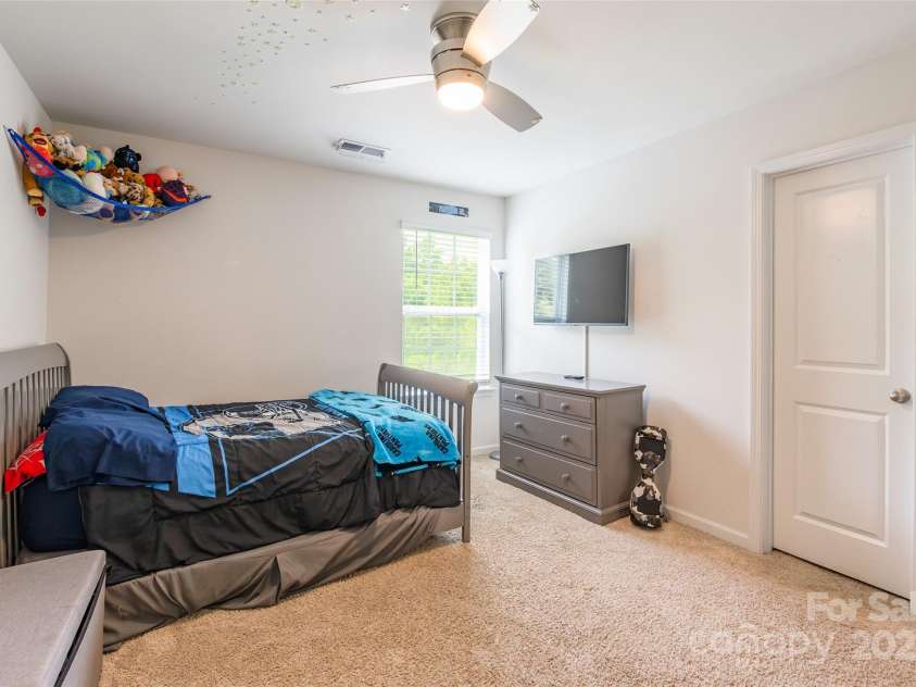 6931 Pennyroyal Way, Charlotte, NC 28216.  MLS# CAR4285386, YatesRealty ID 30327. 