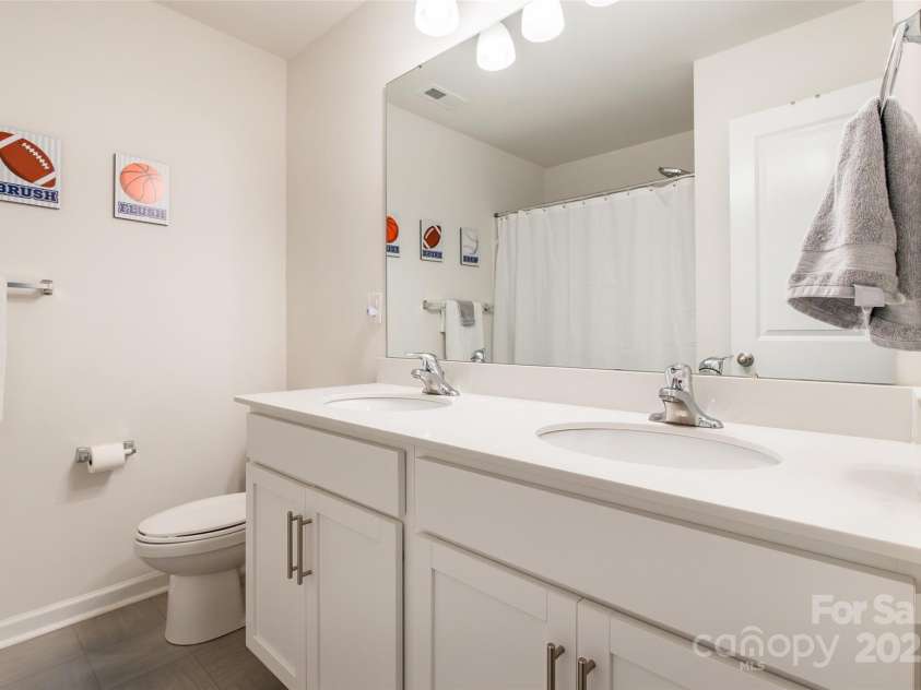 6931 Pennyroyal Way, Charlotte, NC 28216.  MLS# CAR4285386, YatesRealty ID 30327. 