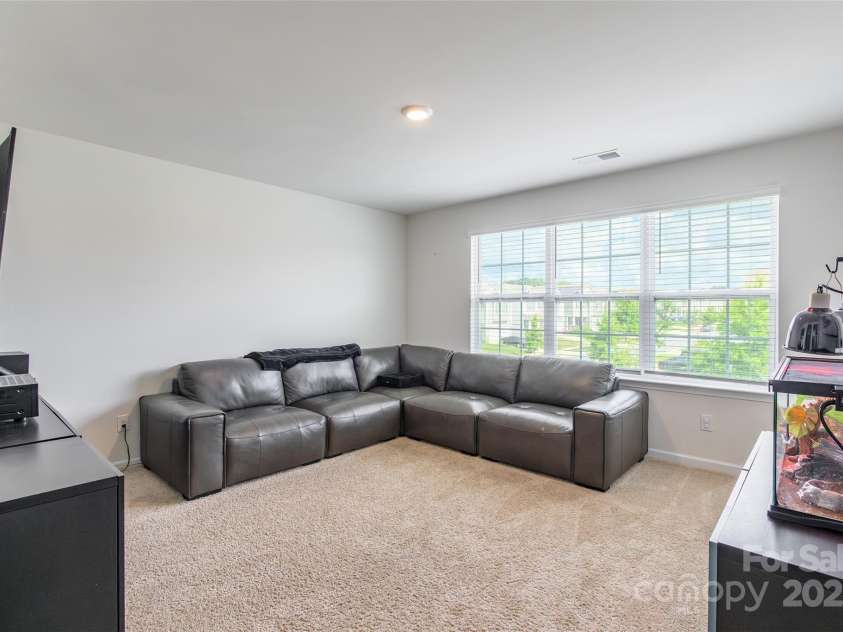6931 Pennyroyal Way, Charlotte, NC 28216.  MLS# CAR4285386, YatesRealty ID 30327. 