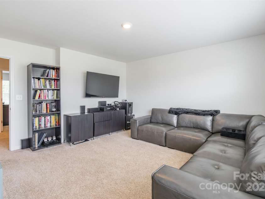 6931 Pennyroyal Way, Charlotte, NC 28216.  MLS# CAR4285386, YatesRealty ID 30327. 