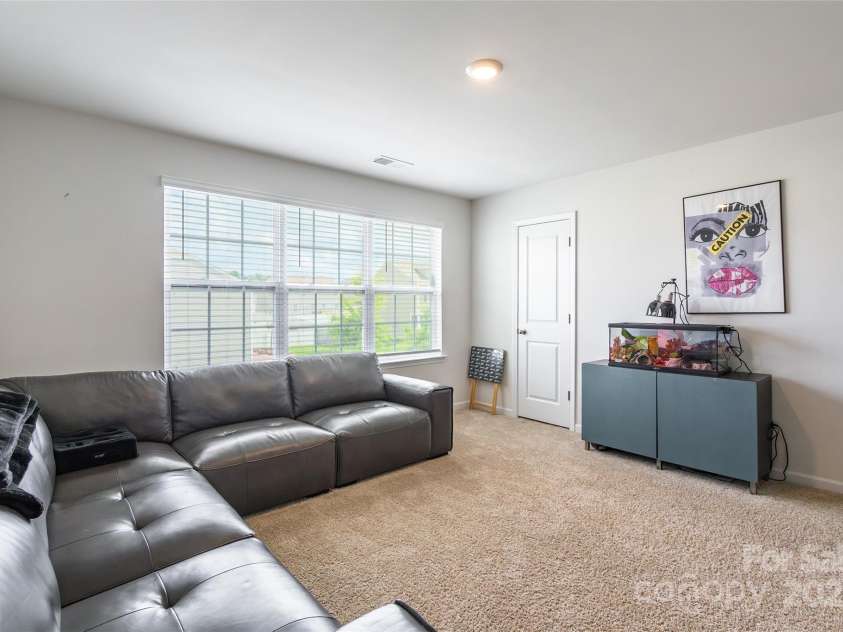 6931 Pennyroyal Way, Charlotte, NC 28216.  MLS# CAR4285386, YatesRealty ID 30327. 