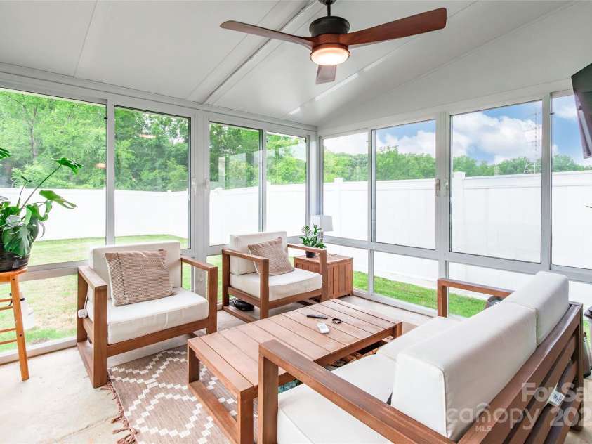 6931 Pennyroyal Way, Charlotte, NC 28216.  MLS# CAR4285386, YatesRealty ID 30327. 