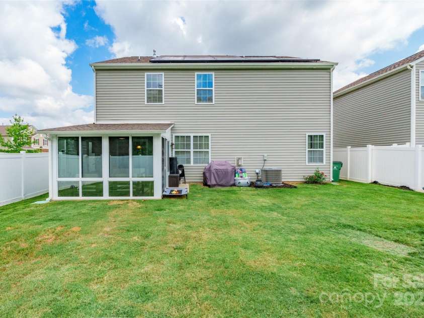 6931 Pennyroyal Way, Charlotte, NC 28216.  MLS# CAR4285386, YatesRealty ID 30327. 