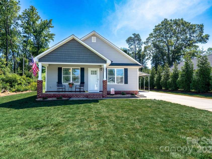 131 Crescent Street, Kannapolis, NC 28081.  MLS# CAR4286289, YatesRealty ID 30328. 