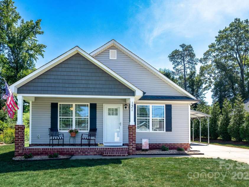 131 Crescent Street, Kannapolis, NC 28081.  MLS# CAR4286289, YatesRealty ID 30328. 